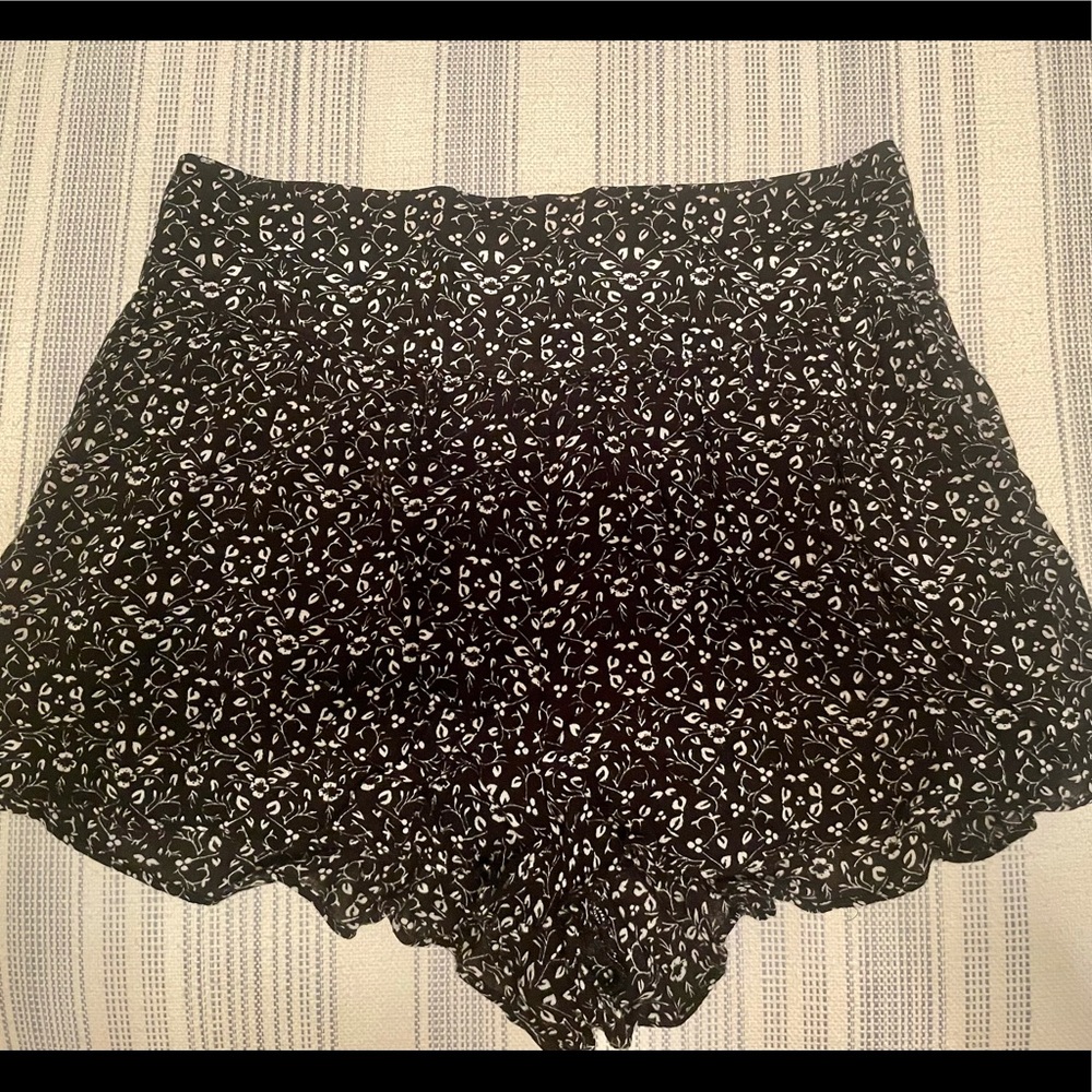 Black & White Shorts w/ Pockets